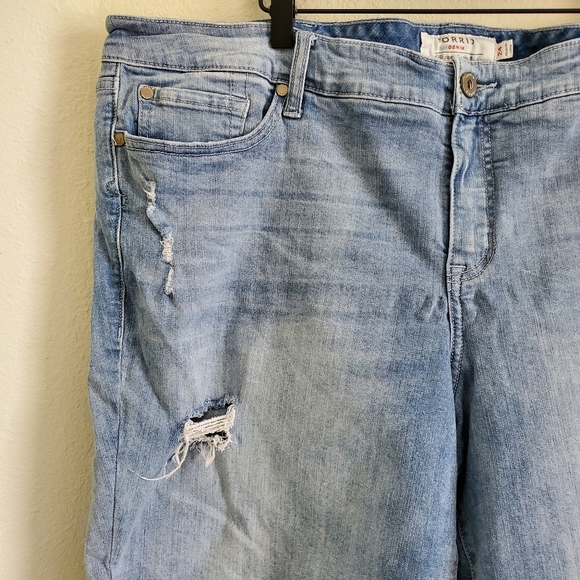 TORRID || distressed jean shorts - Picture 4 of 5